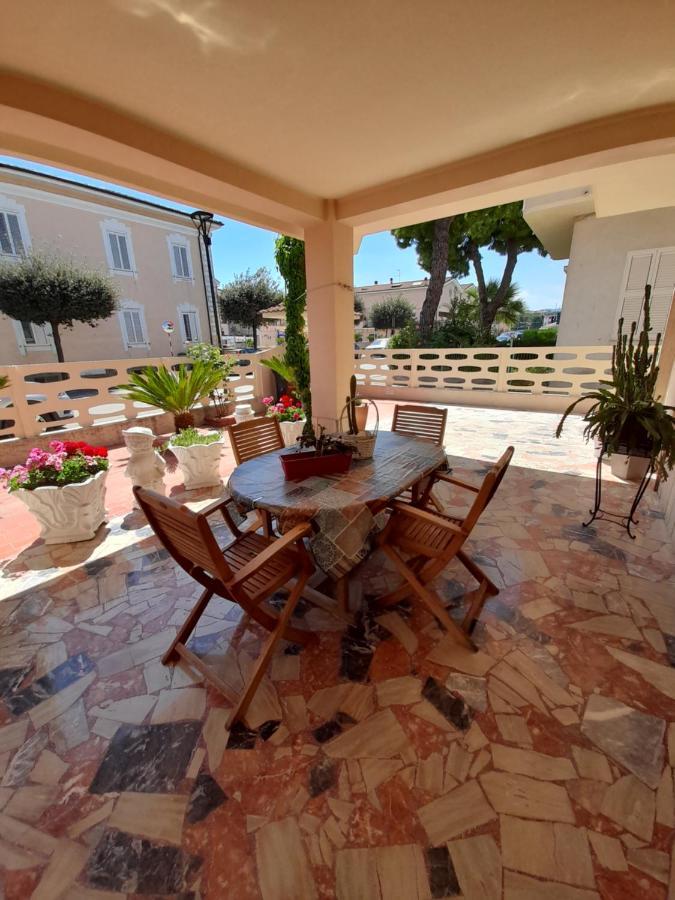 Bouganville Casa Vacanza Ambiente Climatizzato Con Wi Fi 피네토 외부 사진