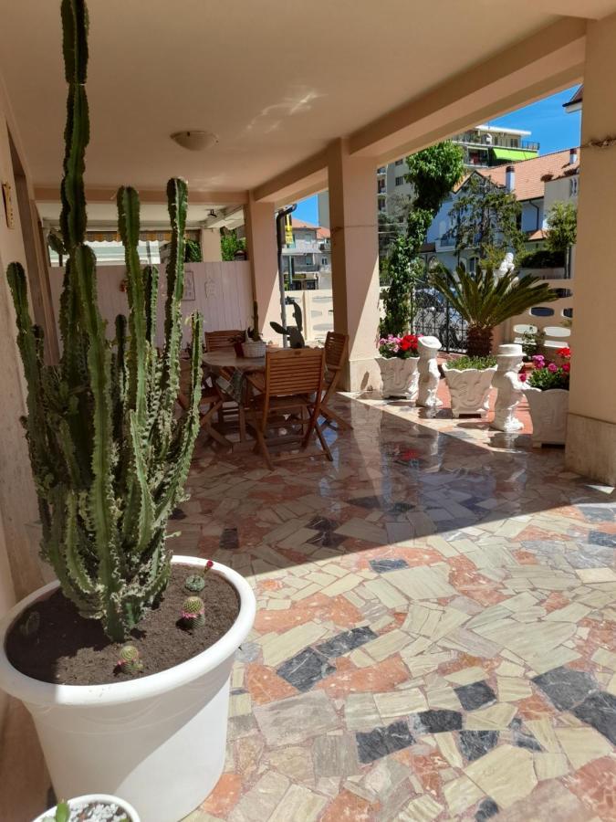 Bouganville Casa Vacanza Ambiente Climatizzato Con Wi Fi 피네토 외부 사진
