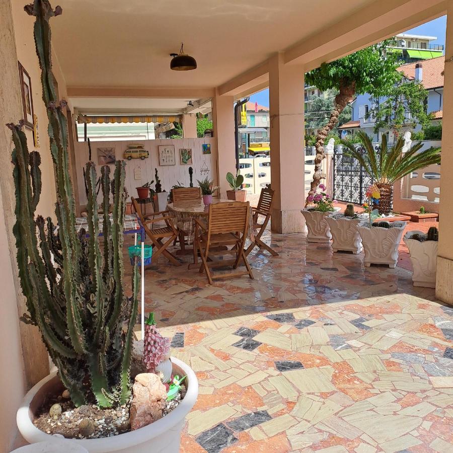 Bouganville Casa Vacanza Ambiente Climatizzato Con Wi Fi 피네토 외부 사진