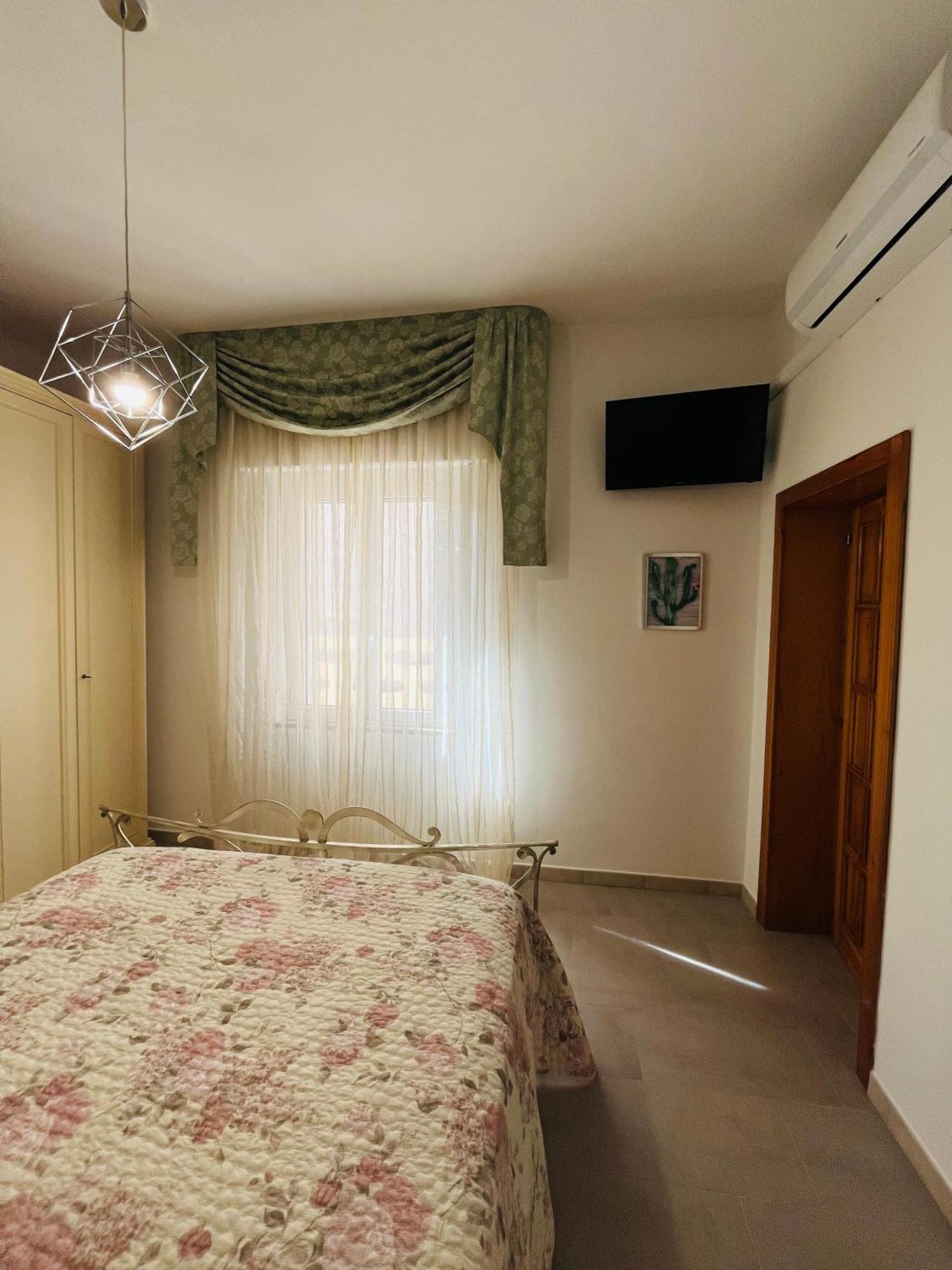 Bouganville Casa Vacanza Ambiente Climatizzato Con Wi Fi 피네토 외부 사진