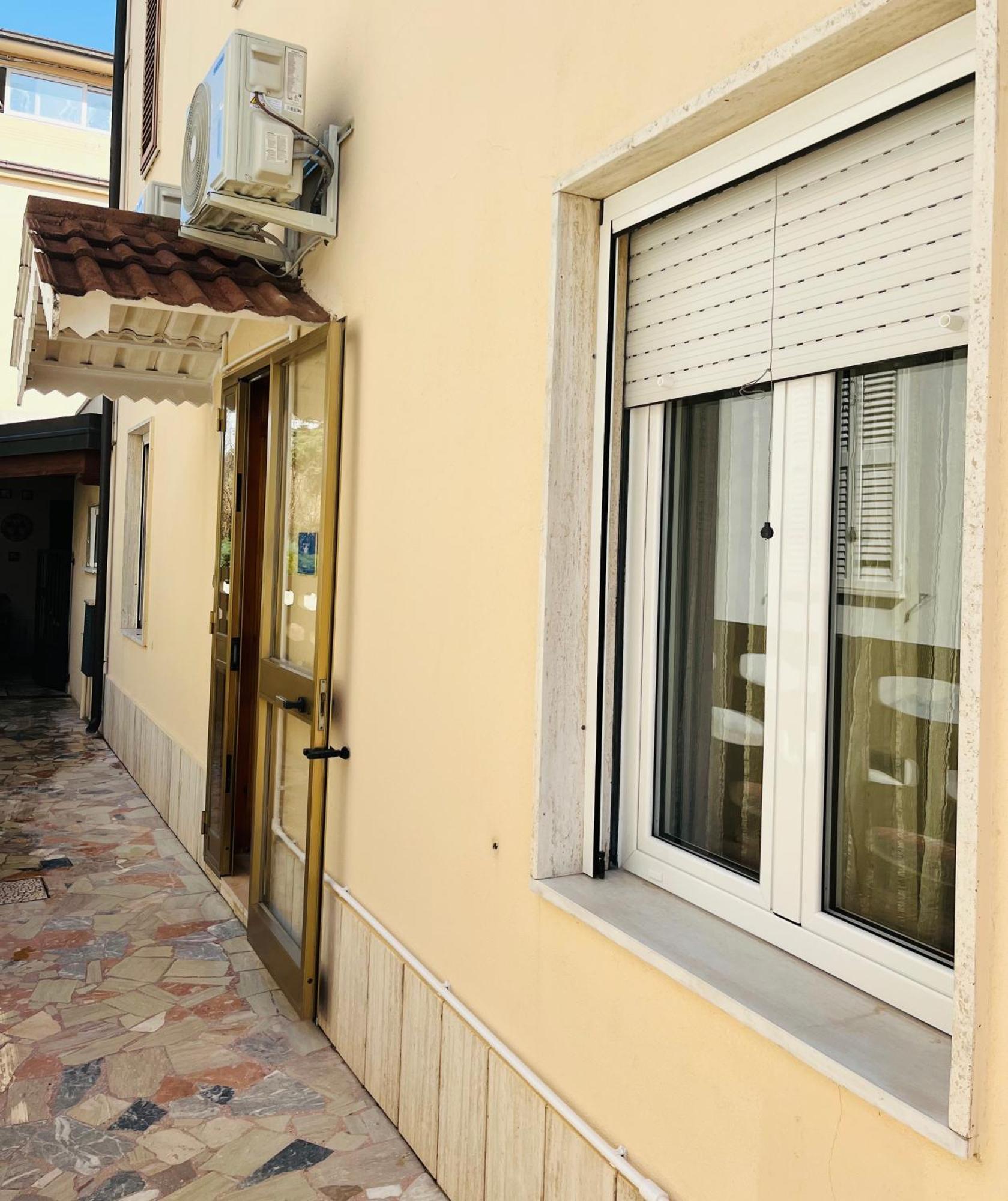 Bouganville Casa Vacanza Ambiente Climatizzato Con Wi Fi 피네토 외부 사진